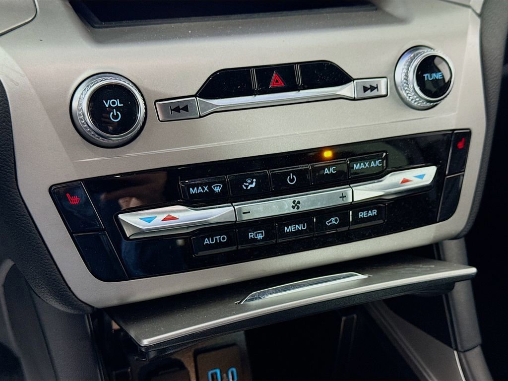 Certified 2023 Ford Explorer XLT image 18