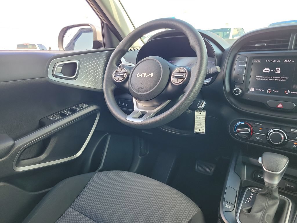 Used 2025 Kia Soul LX w/ LX Technology Package FWD image 13