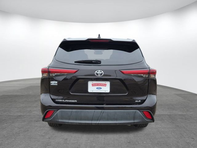 Used 2022 Toyota Highlander XLE image 3