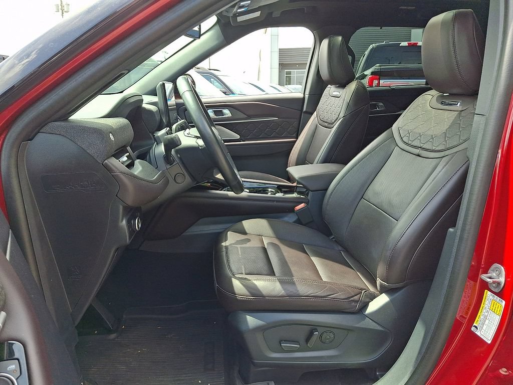 Certified 2025 Ford Explorer Platinum w/ LUX Leather Package AWD/4WD image 15