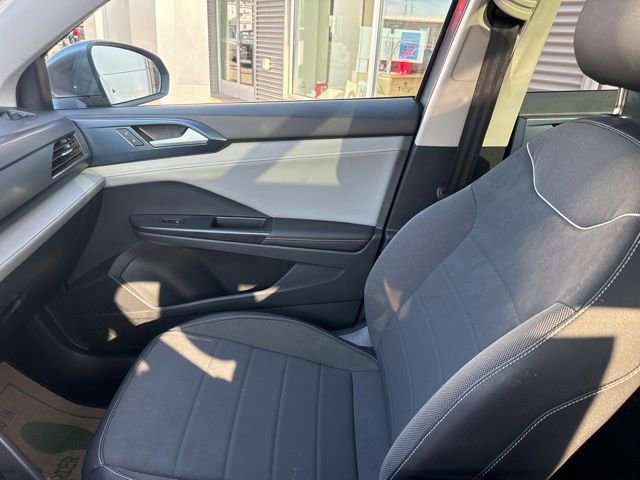 Used 2024 Volkswagen Taos SE AWD/4WD image 29