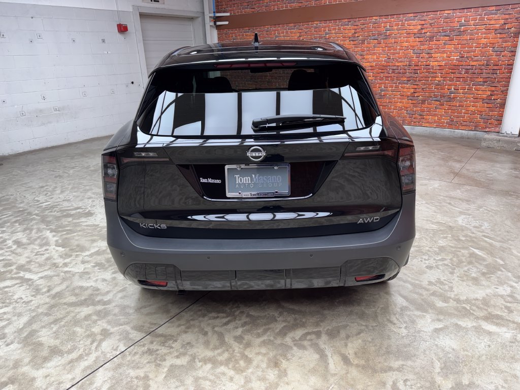 Used 2025 Nissan Kicks SV AWD/4WD image 3