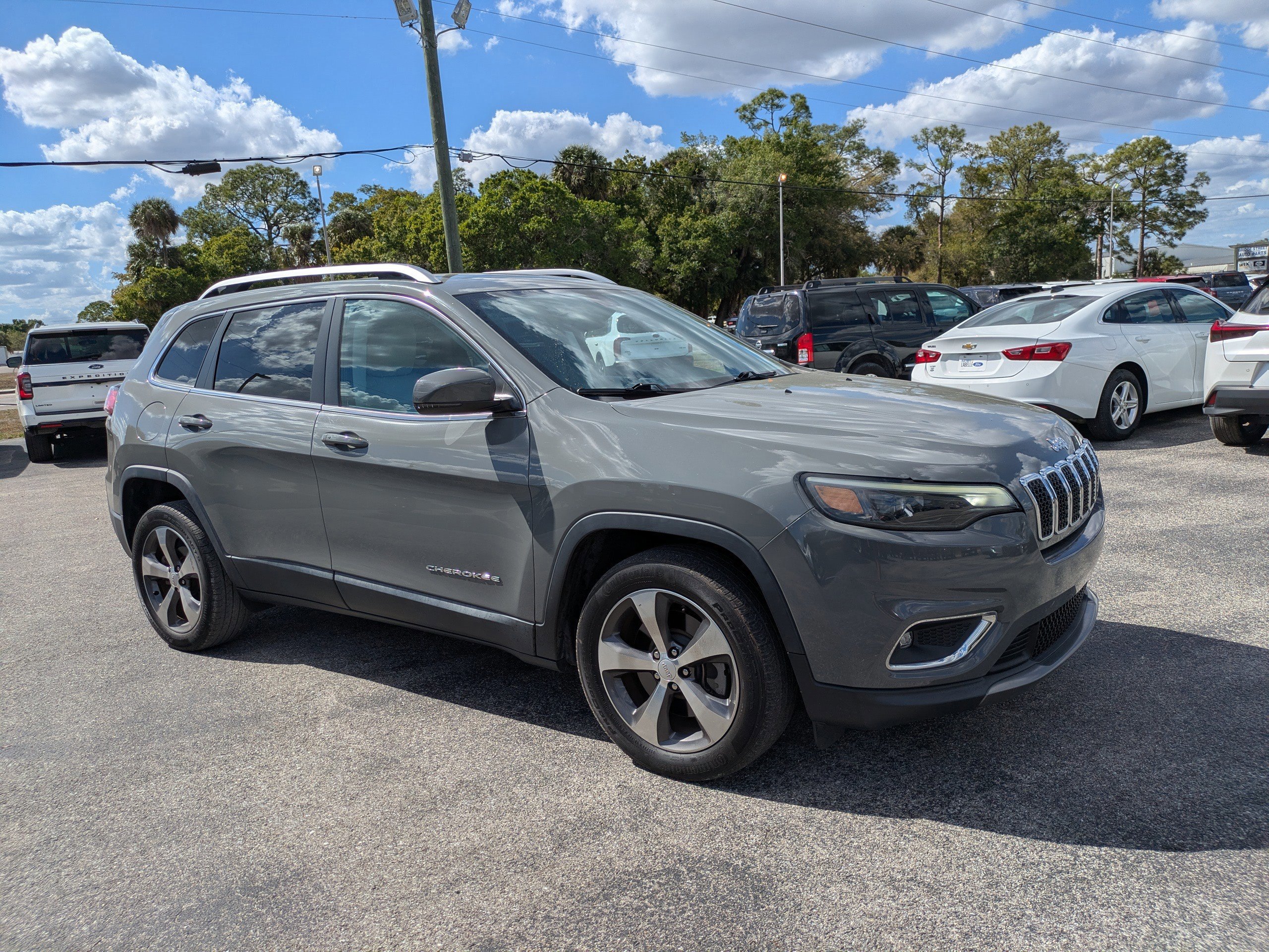 Used 2020 Jeep Cherokee Limited image 2