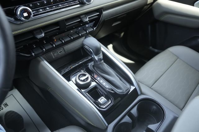 Used 2024 Chevrolet Colorado ZR2 w/ ZR2 Bison Edition image 27