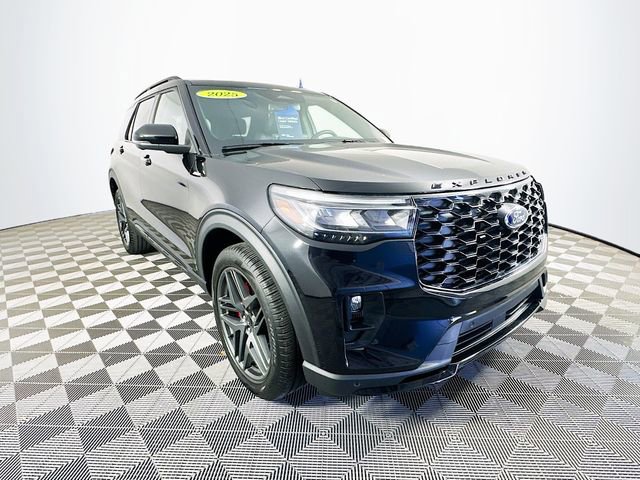 Certified 2025 Ford Explorer ST-Line w/ Premium Package AWD/4WD image 4