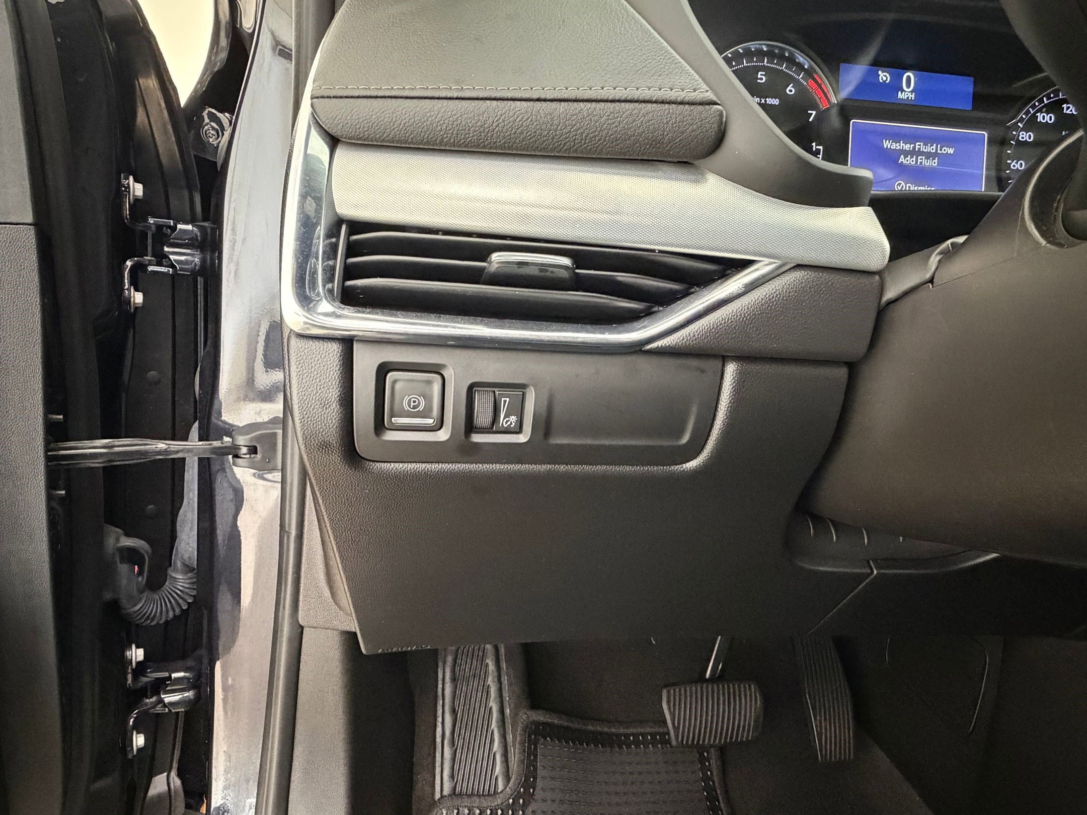 Used 2023 Cadillac XT4 Premium Luxury image 28