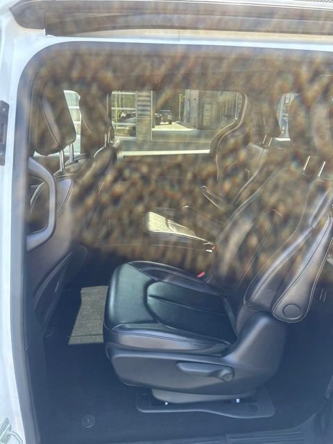 Used 2024 Chrysler Pacifica Limited FWD image 23