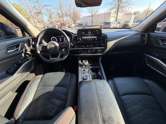 Used 2024 Nissan Pathfinder Platinum image 10