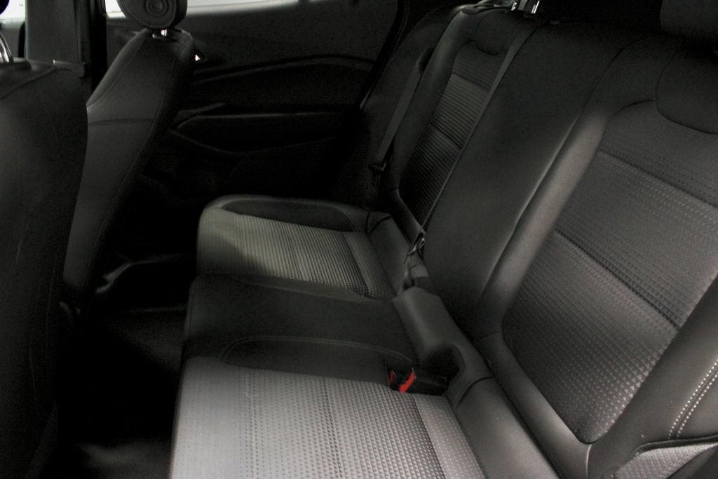 Used 2025 Chevrolet Trax LT FWD image 21