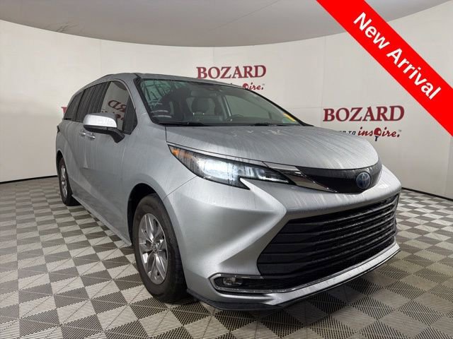 Used 2022 Toyota Sienna XLE image 7