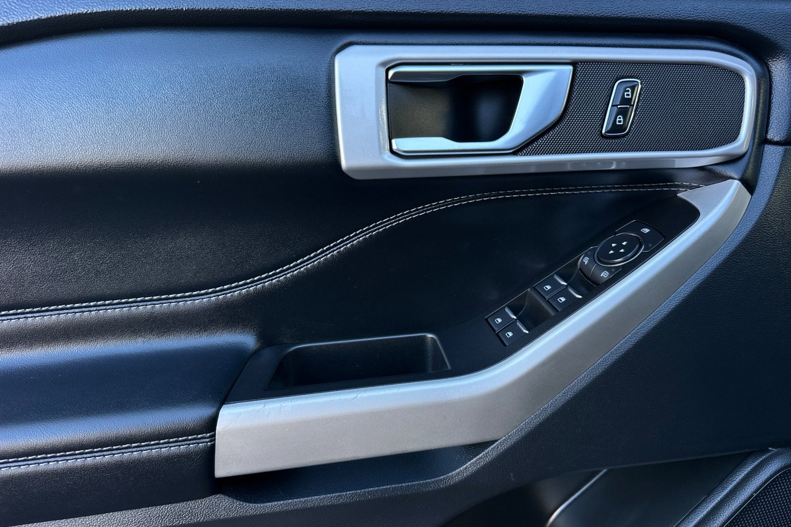 Certified 2022 Ford Explorer XLT image 10