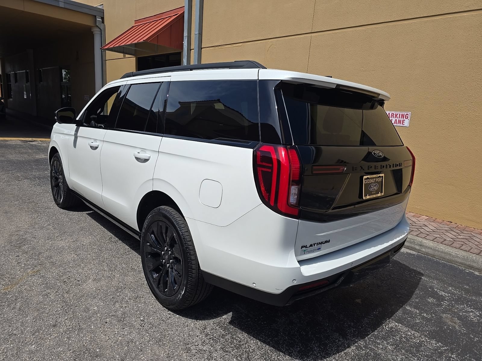 Certified 2025 Ford Expedition Platinum w/ Stealth Appearance Package AWD/4WD image 3