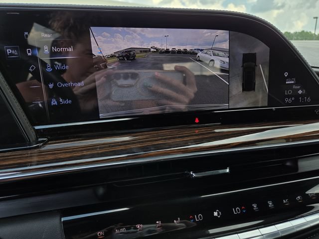 Used 2023 Cadillac Escalade Premium Luxury AWD/4WD image 13