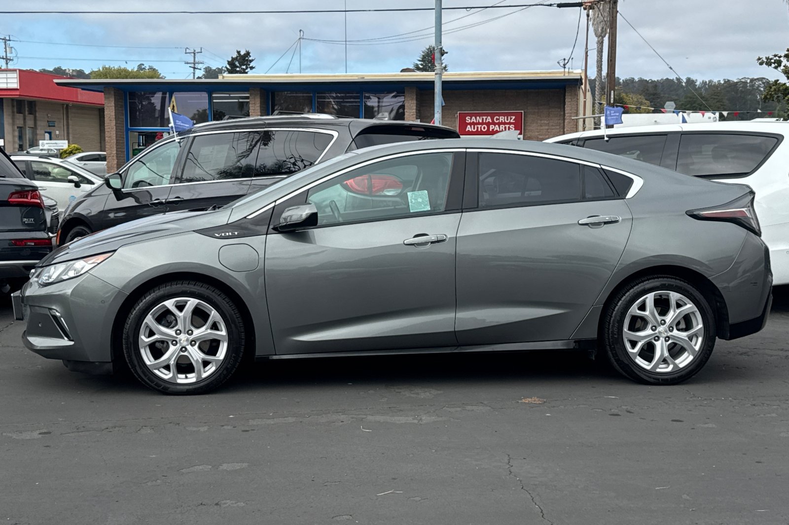 Used 2017 Chevrolet Volt Premier w/ Driver Confidence II Package FWD image 30