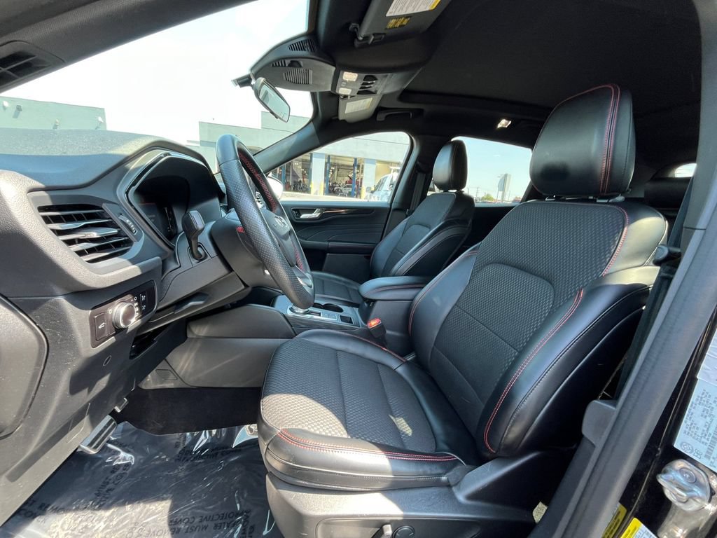 Certified 2023 Ford Escape ST-Line w/ Tech Pack #1 AWD/4WD image 9