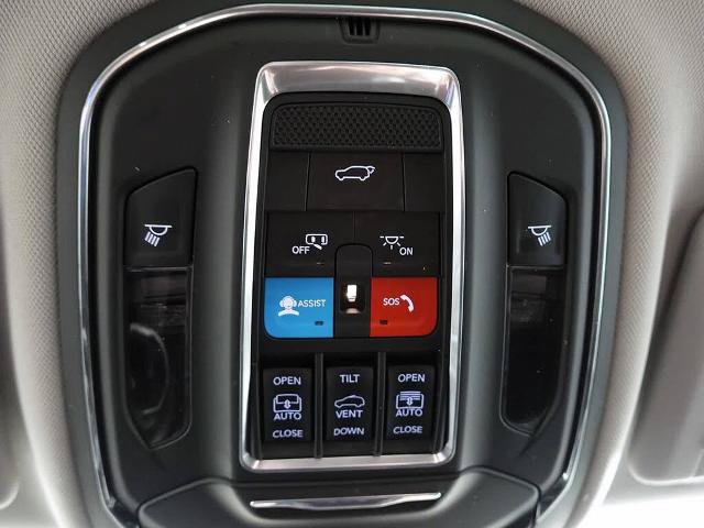 Used 2024 Jeep Grand Cherokee Limited AWD/4WD image 24