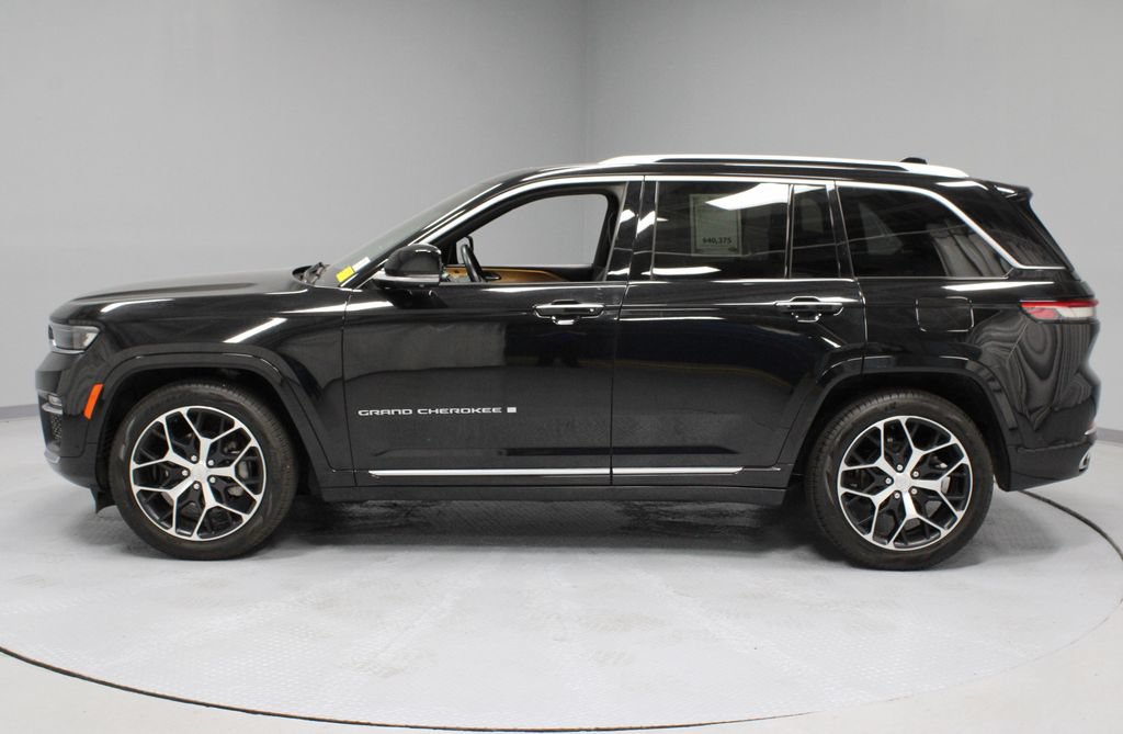 Used 2024 Jeep Grand Cherokee Summit AWD/4WD image 10