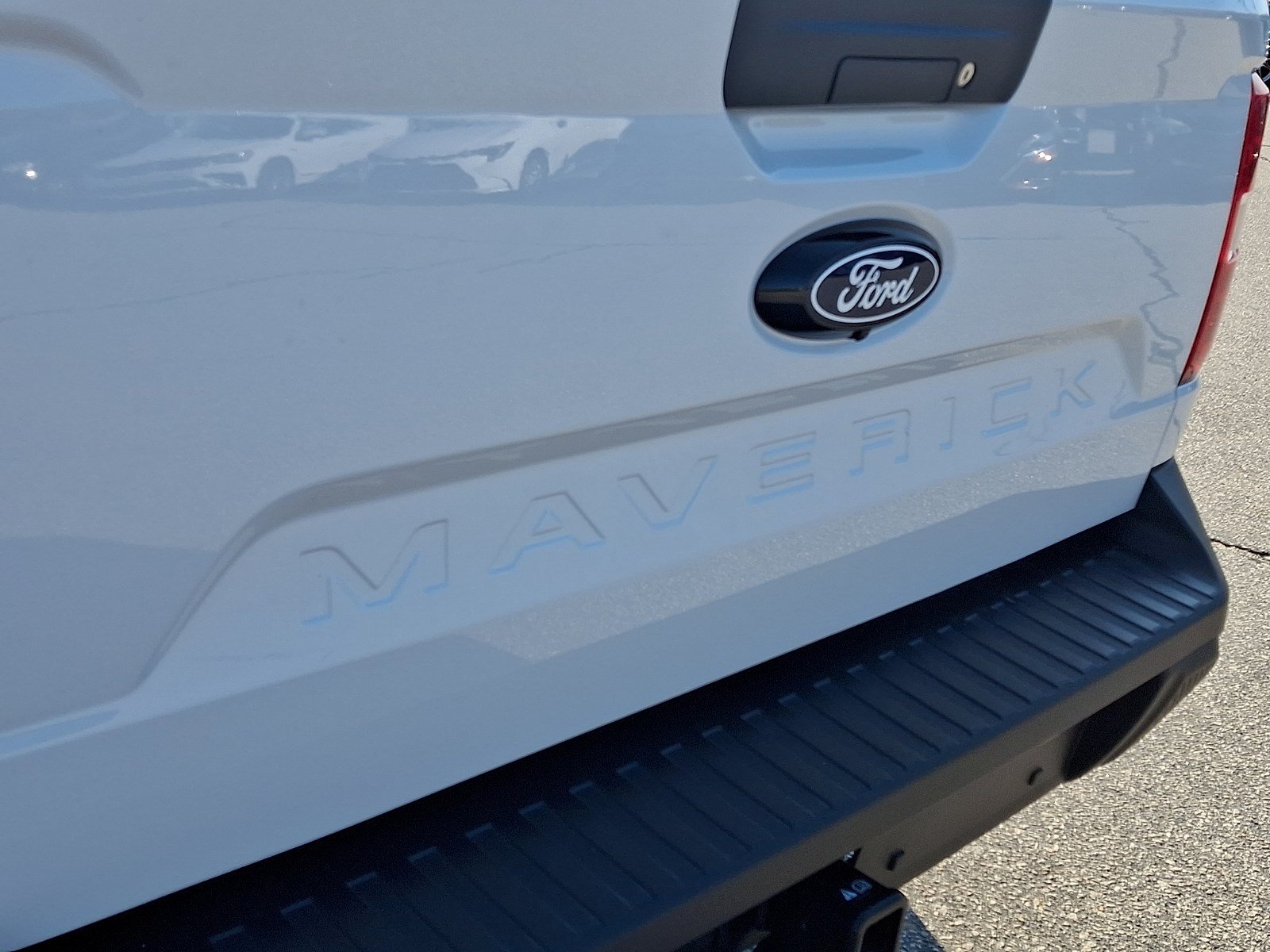 Certified 2025 Ford Maverick XL FWD image 30