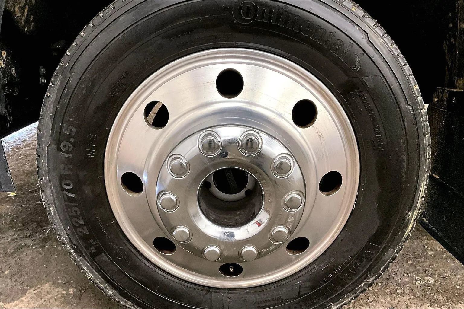 Certified 2022 Ford F450 Platinum w/ FX4 Off-Road Package image 8