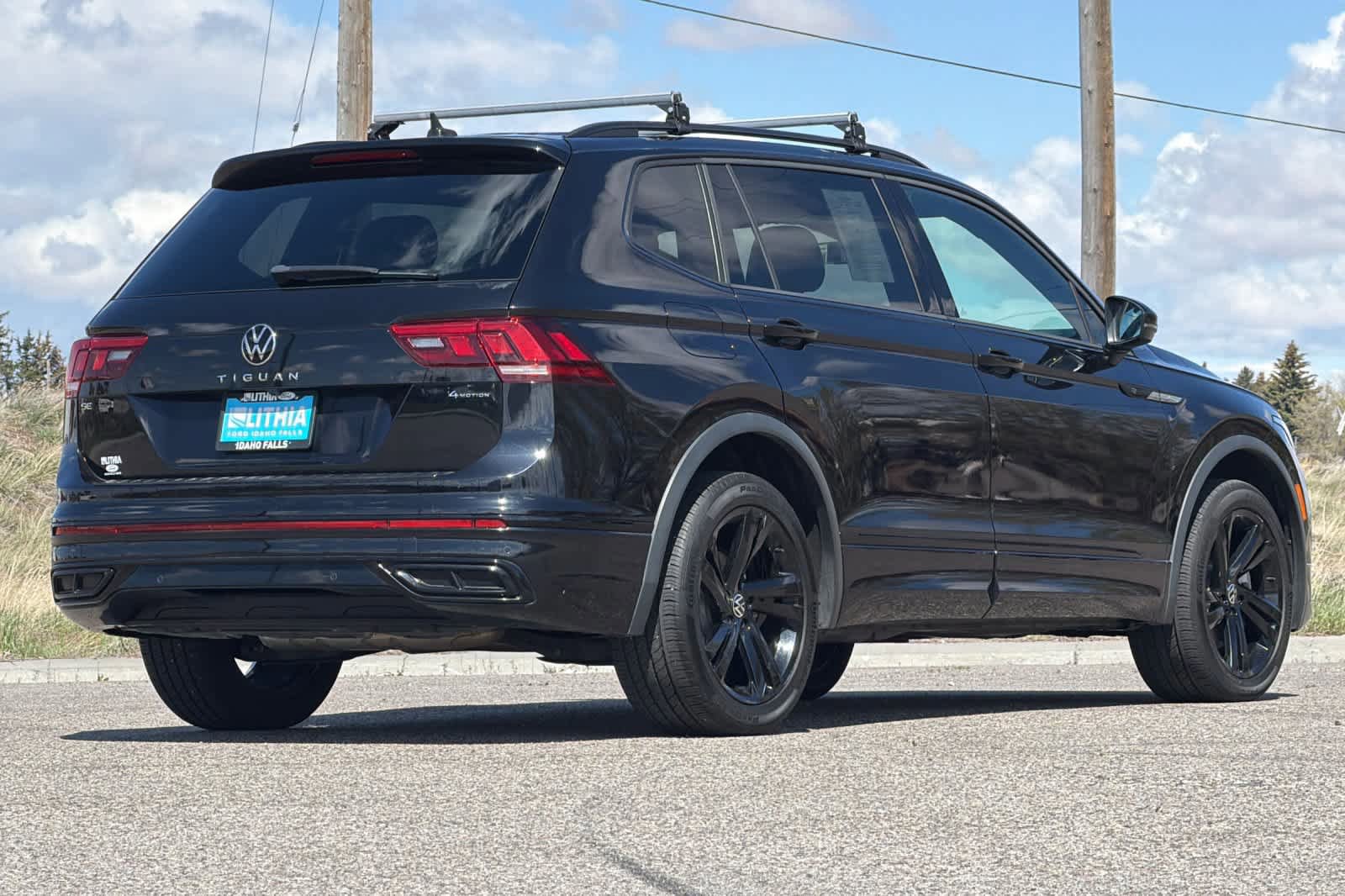 Used 2023 Volkswagen Tiguan SE R-Line AWD/4WD image 5