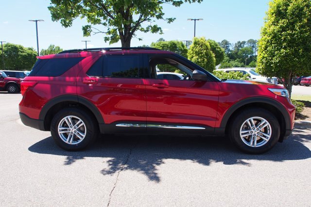Certified 2023 Ford Explorer XLT w/ Equipment Group 202A AWD/4WD image 8