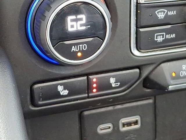 Used 2023 Chevrolet Suburban RST w/ Sport Performance Package image 27