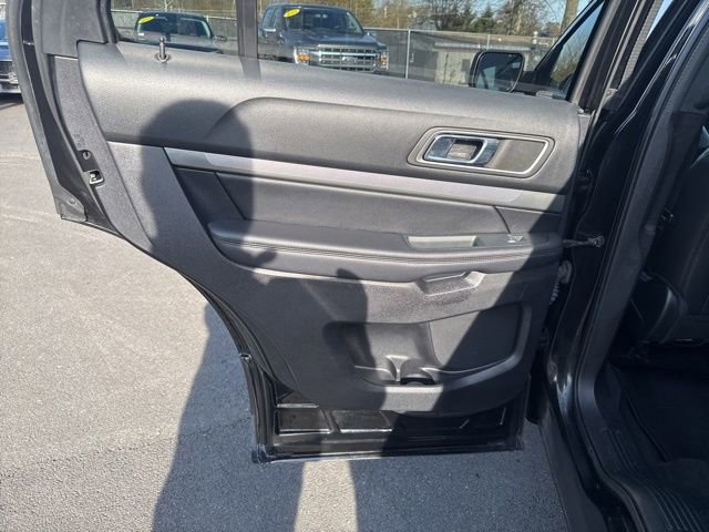 Certified 2018 Ford Explorer XLT w/ Equipment Group 202A image 17
