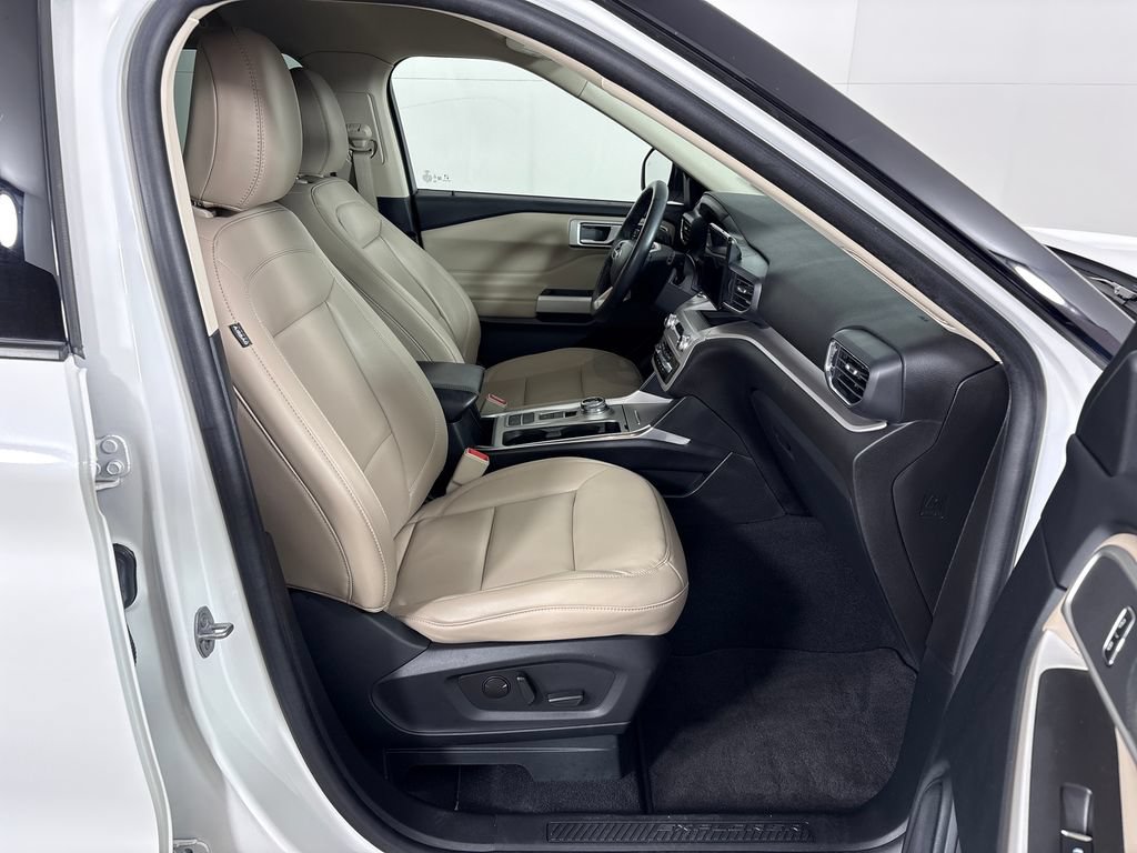Certified 2023 Ford Explorer XLT w/ Equipment Group 202A RWD image 7