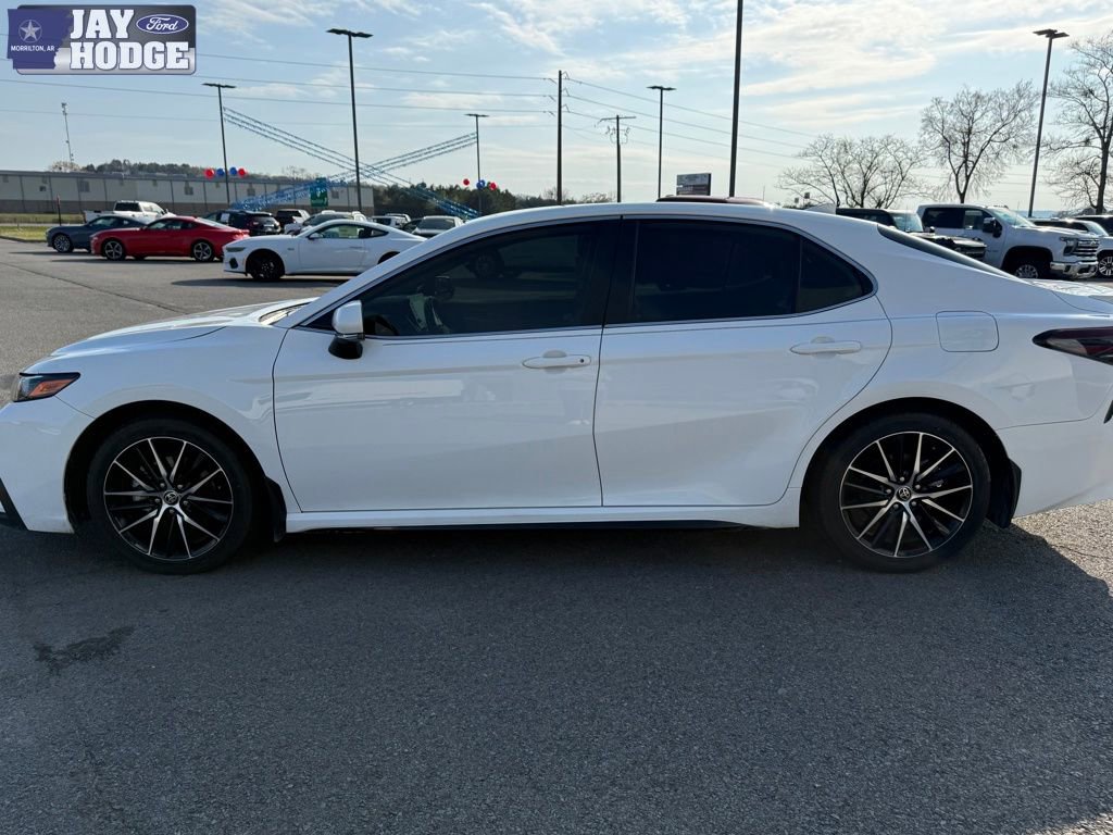 Used 2024 Toyota Camry SE w/ Convenience Package image 3