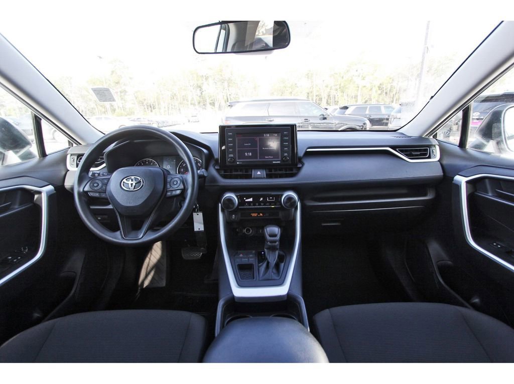 Used 2021 Toyota RAV4 LE FWD image 12