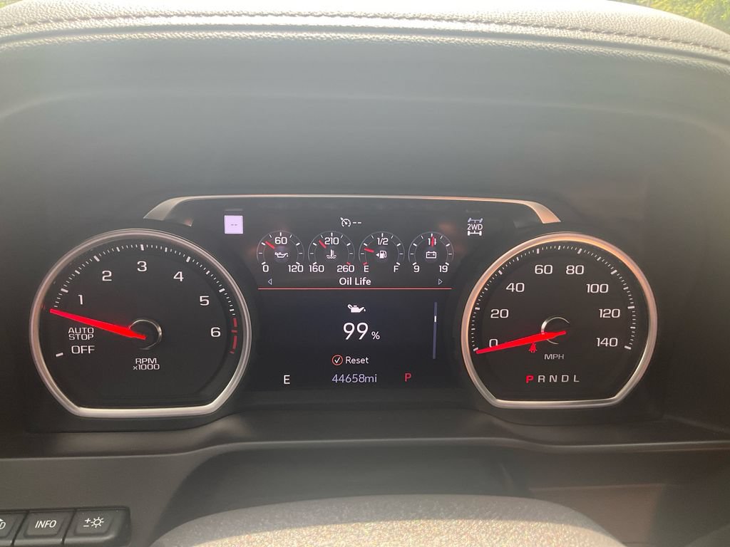 Used 2019 Chevrolet Silverado 1500 High Country w/ Technology Package AWD/4WD image 24