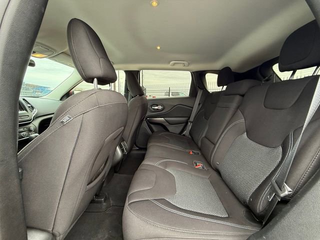 Used 2019 Jeep Cherokee Latitude w/ Popular Appearance Group image 25