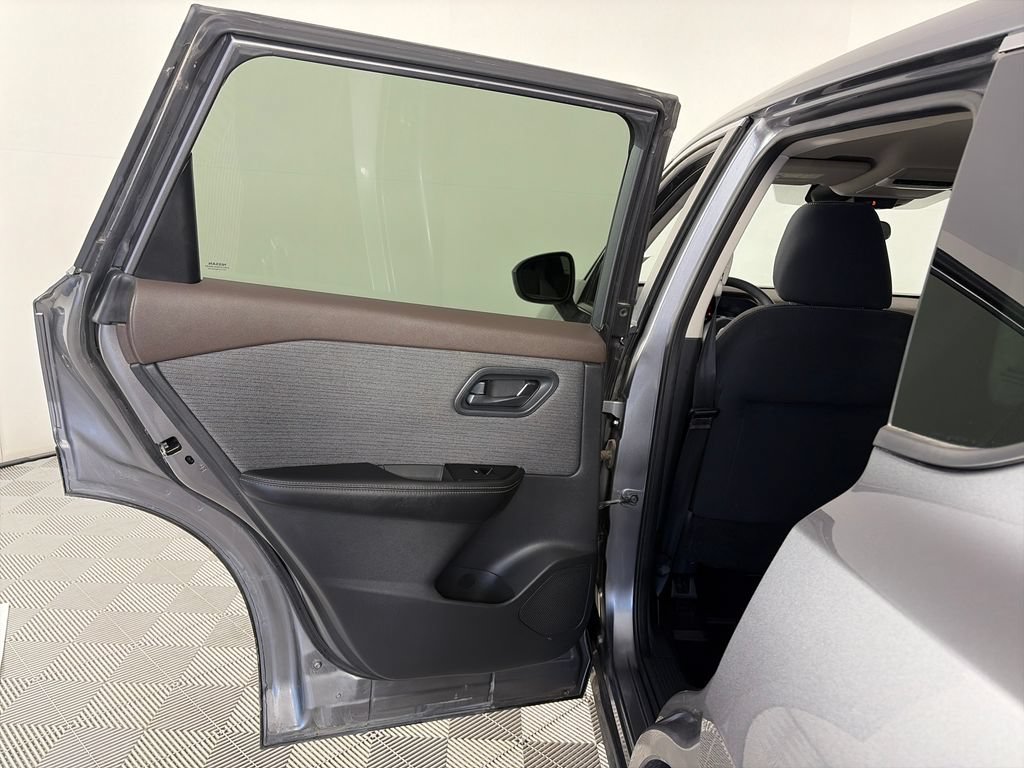 Used 2021 Nissan Rogue S AWD/4WD image 12