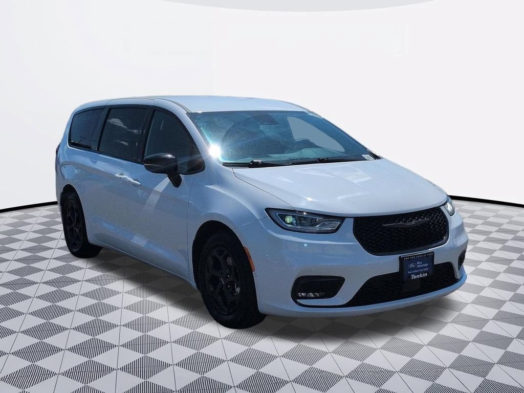 Used 2024 Chrysler Pacifica Limited FWD image 7
