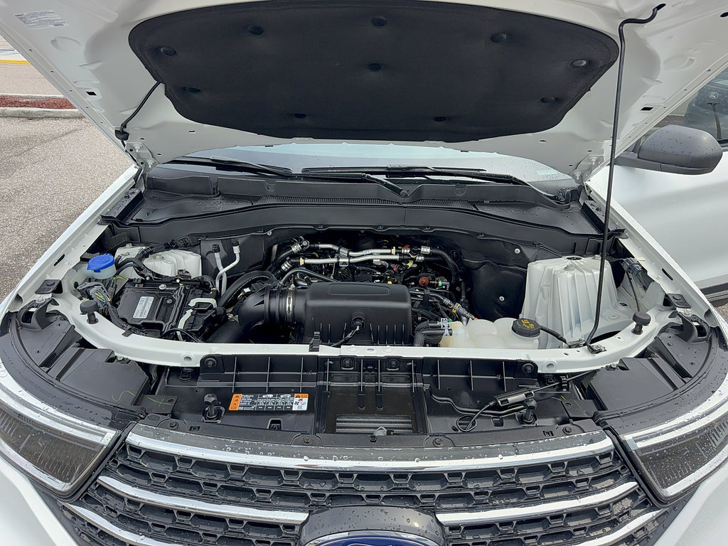 Certified 2024 Ford Explorer XLT w/ Equipment Group 202A RWD image 39