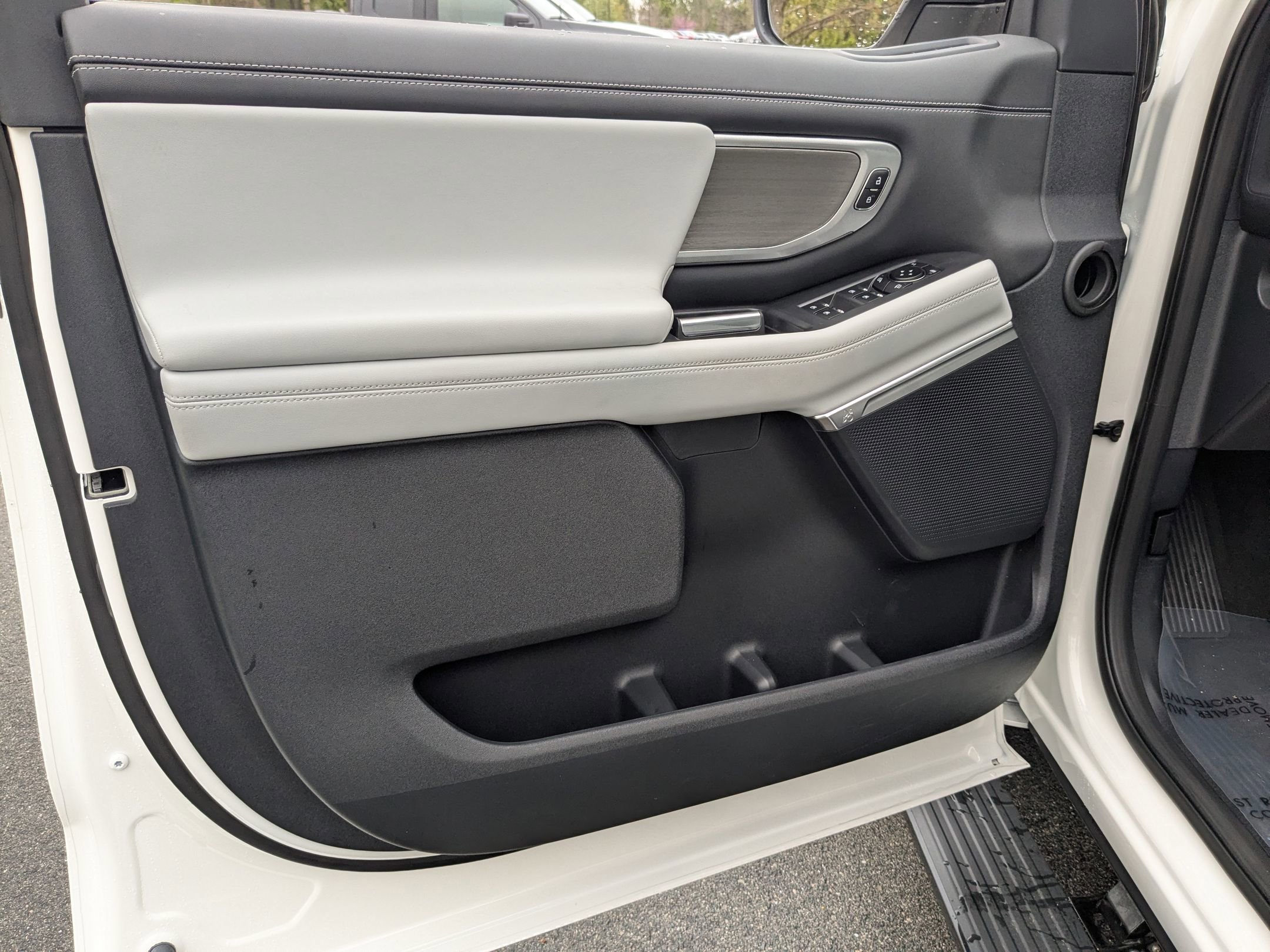 Certified 2025 Ford Expedition Max Platinum w/ Driver's Package image 12