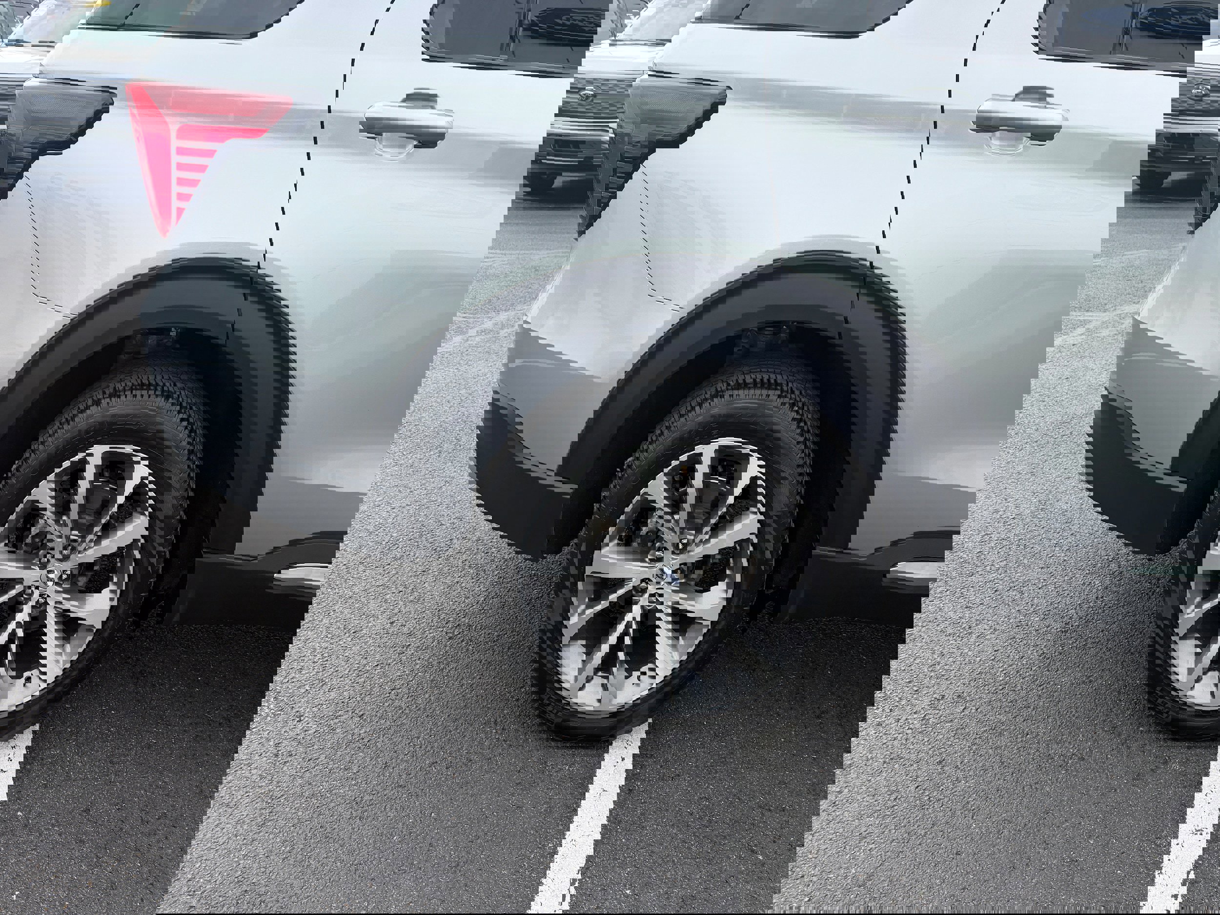 Certified 2025 Ford Explorer Platinum w/ Ultimate Package image 13