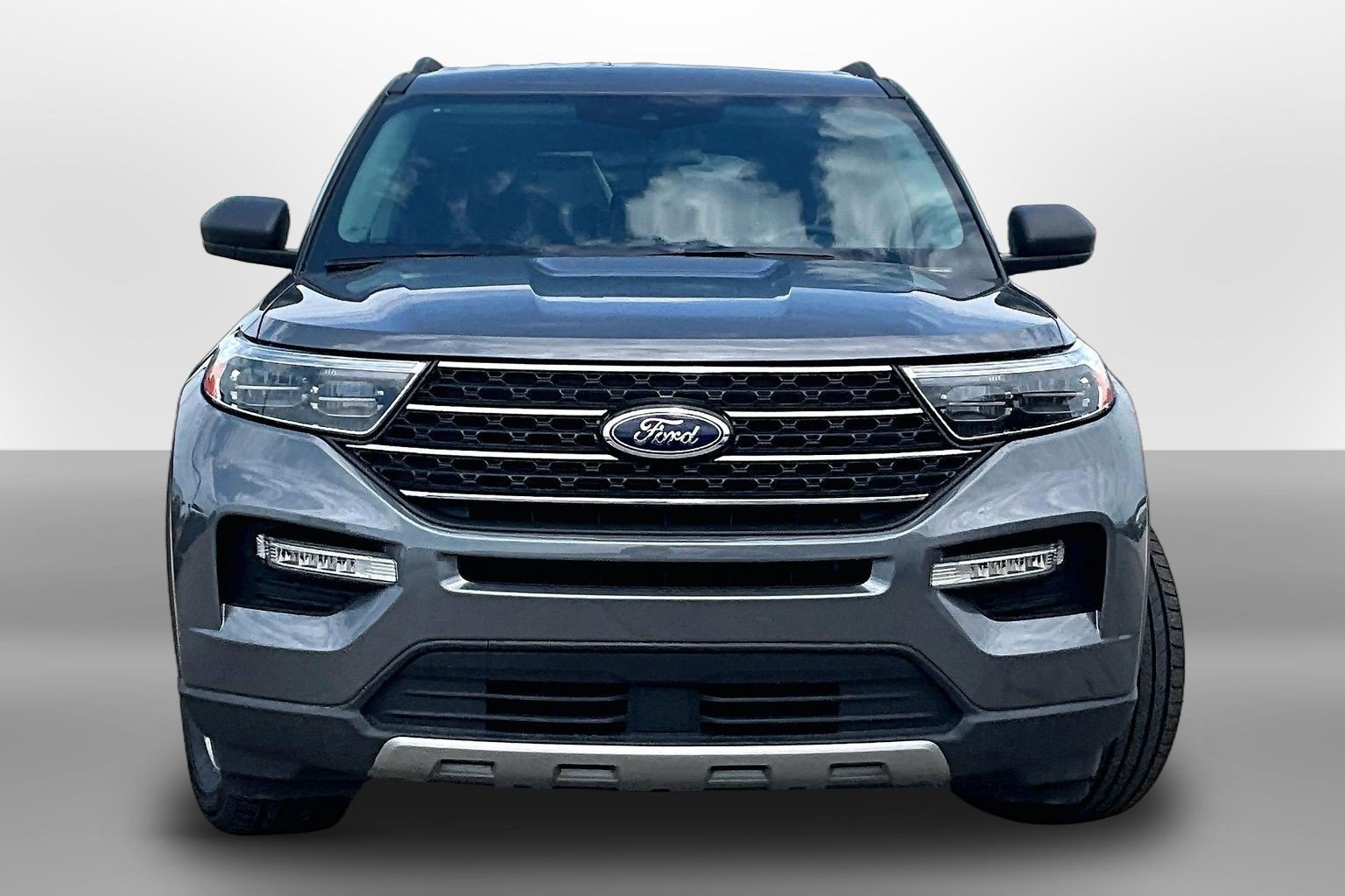 Certified 2023 Ford Explorer XLT w/ Equipment Group 202A AWD/4WD image 3