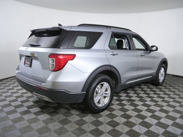 Certified 2022 Ford Explorer XLT w/ Equipment Group 202A AWD/4WD image 9