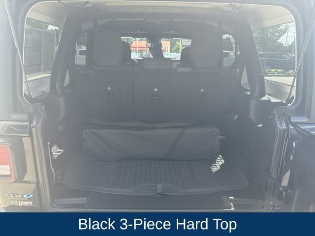 Used 2024 Jeep Wrangler Unlimited image 8