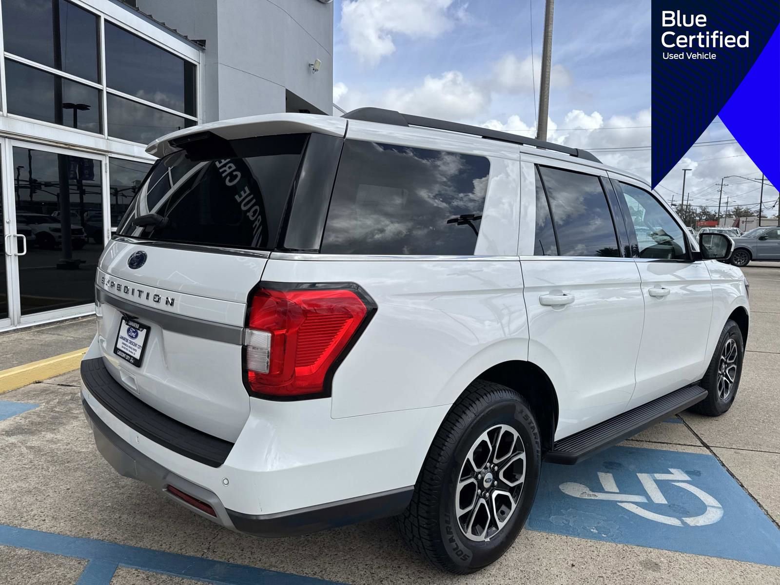 Certified 2024 Ford Expedition XLT RWD image 10