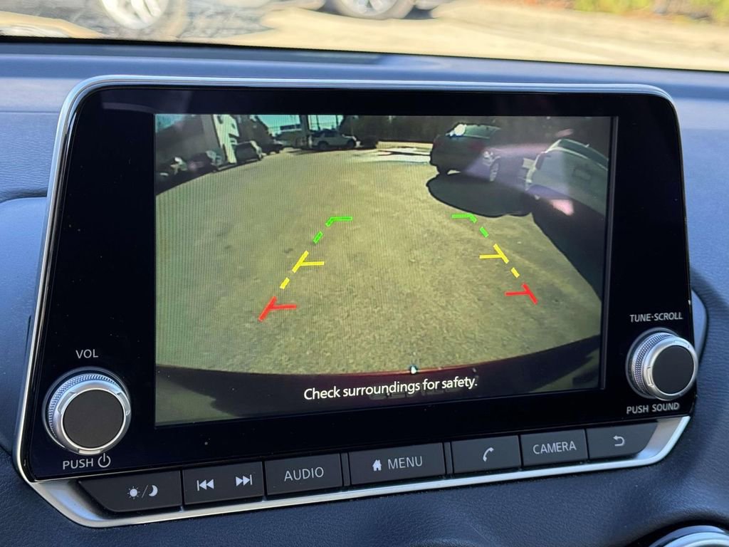 Used 2025 Nissan Sentra SV image 9