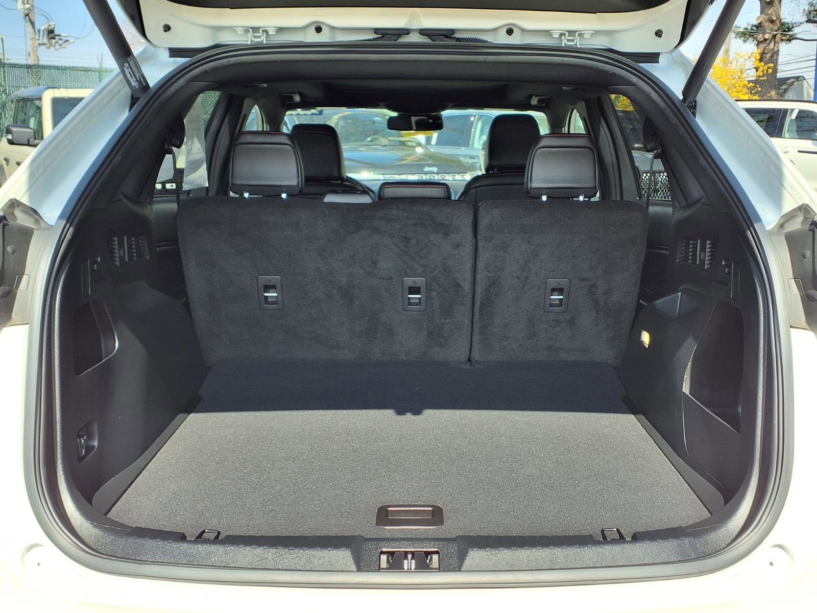 Certified 2022 Ford Edge ST-Line w/ Cargo Accessory Package image 18