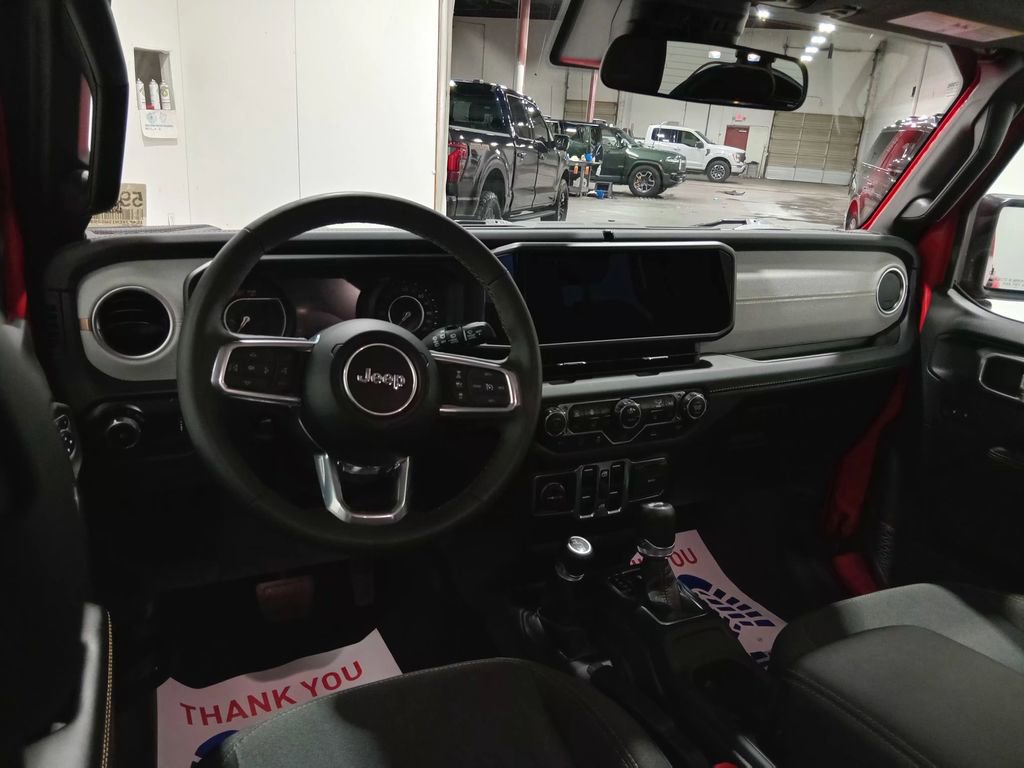 Used 2025 Jeep Wrangler Unlimited Sahara AWD/4WD image 13