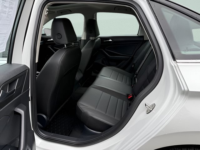Used 2024 Volkswagen Jetta SE w/ Panoramic Sunroof Package FWD image 5