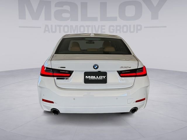 Used 2023 BMW 330e xDrive w/ Driving Assistance Package AWD/4WD image 4
