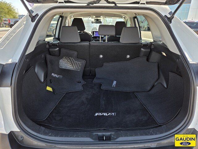 Used 2023 Toyota RAV4 XLE FWD image 14
