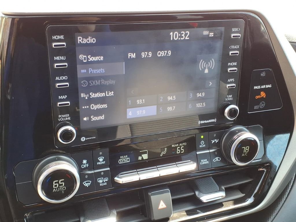 Used 2022 Toyota Highlander L AWD/4WD image 23
