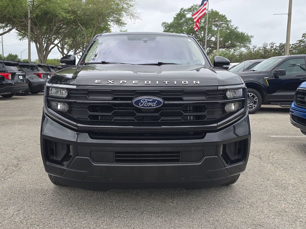 Certified 2025 Ford Expedition Active image 2