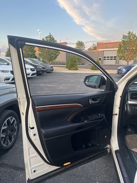 Used 2018 Toyota Highlander Limited AWD/4WD image 11